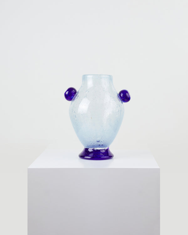The blue vase